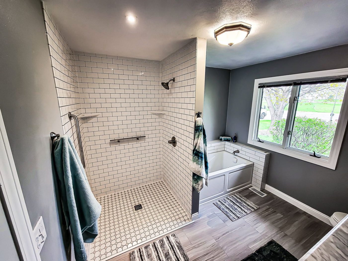 Full bath with coordinated tile