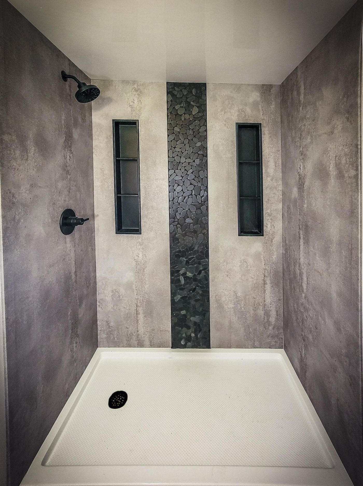 Concrete look with tile accent