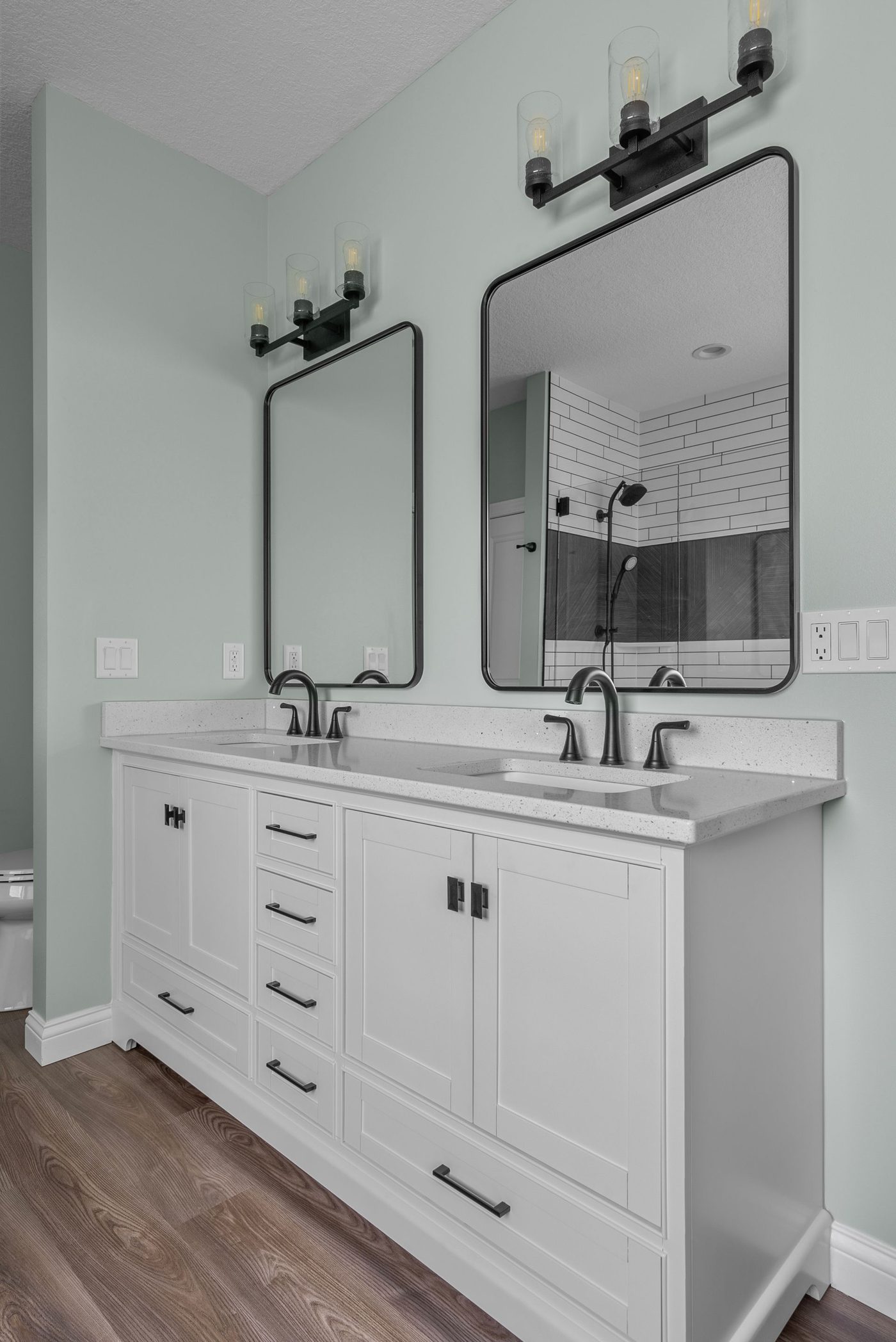 Glass enclosure shower