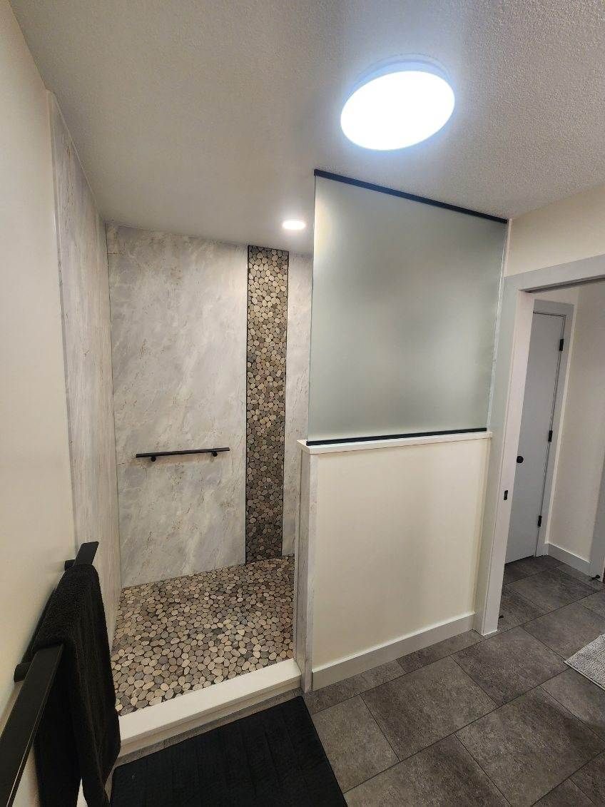 Hybrid shower detail